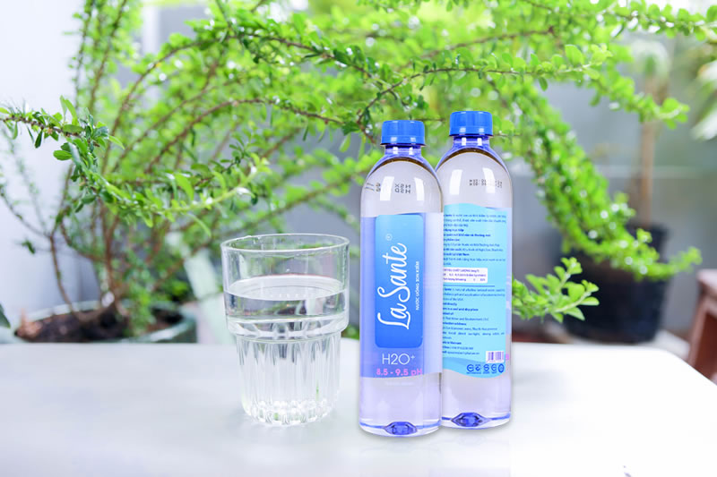 Nước kho&aacute;ng ion kiềm LaSant&eacute;